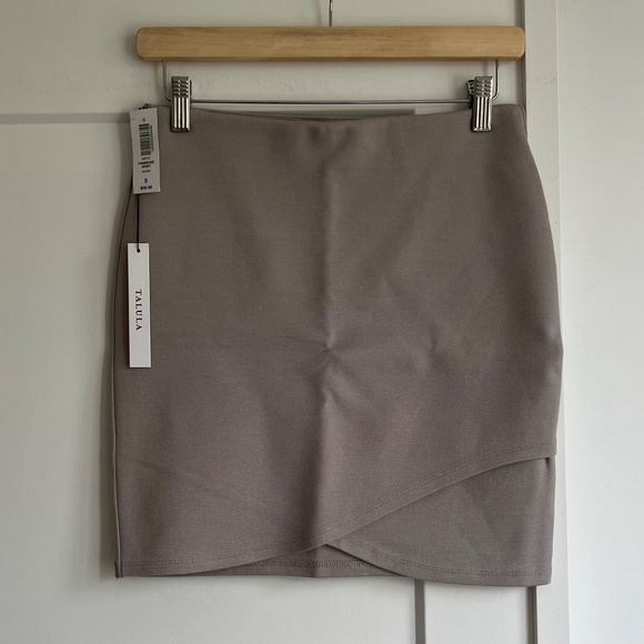 Aritzia Talula⎜PRIMROSE SKIRT⎜ASHEN - Picture 15 of 15